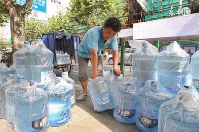 免费思维 揭秘桶装水免费送车，一天收款700万的循环盈利模式